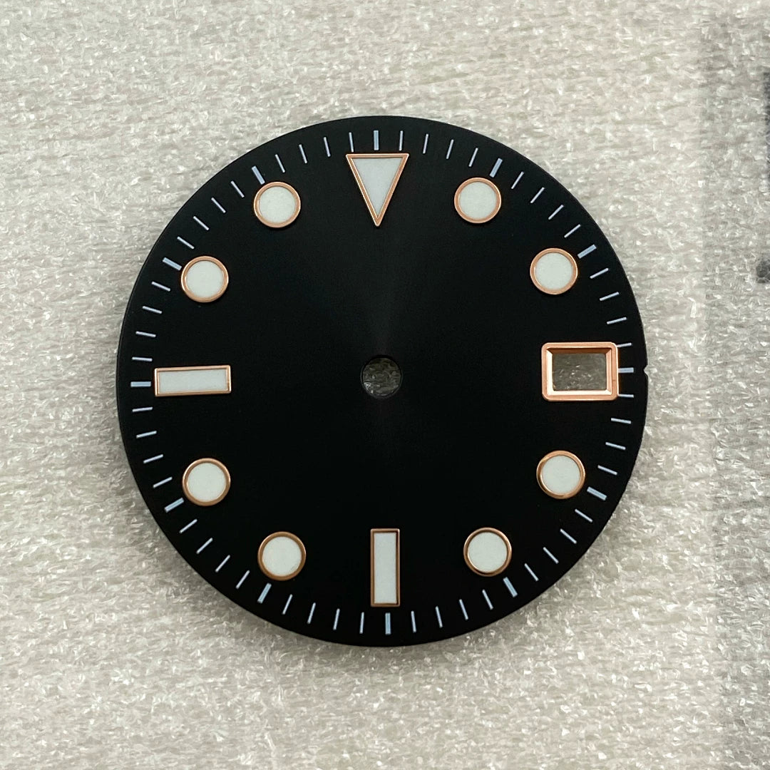 28.5mm Submariner dial water ghost modified dial, ice blue luminous no logo dial, sun pattern literally adapted to NH35 movement