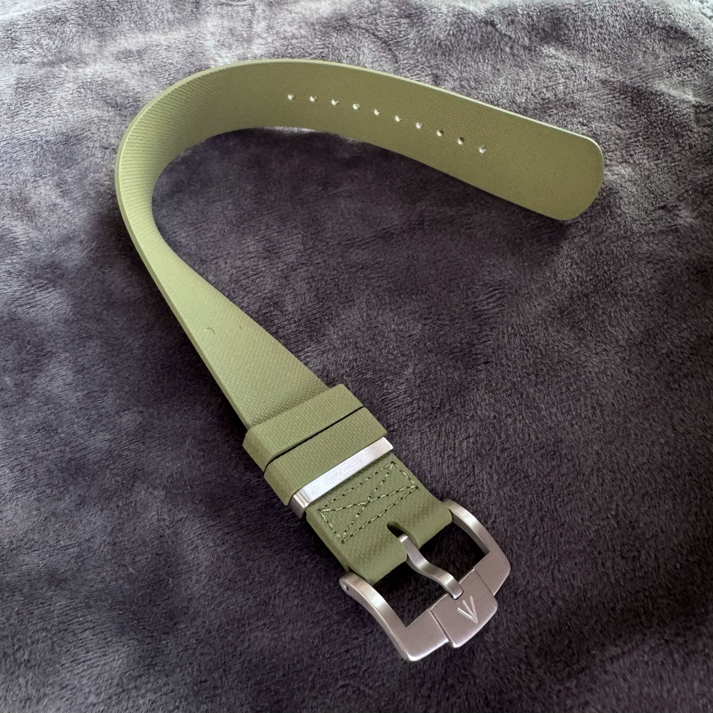 Premium FXD fluorine rubber strap 4 colors with titanium alloy pin buckle 22mm wide Nato Strap