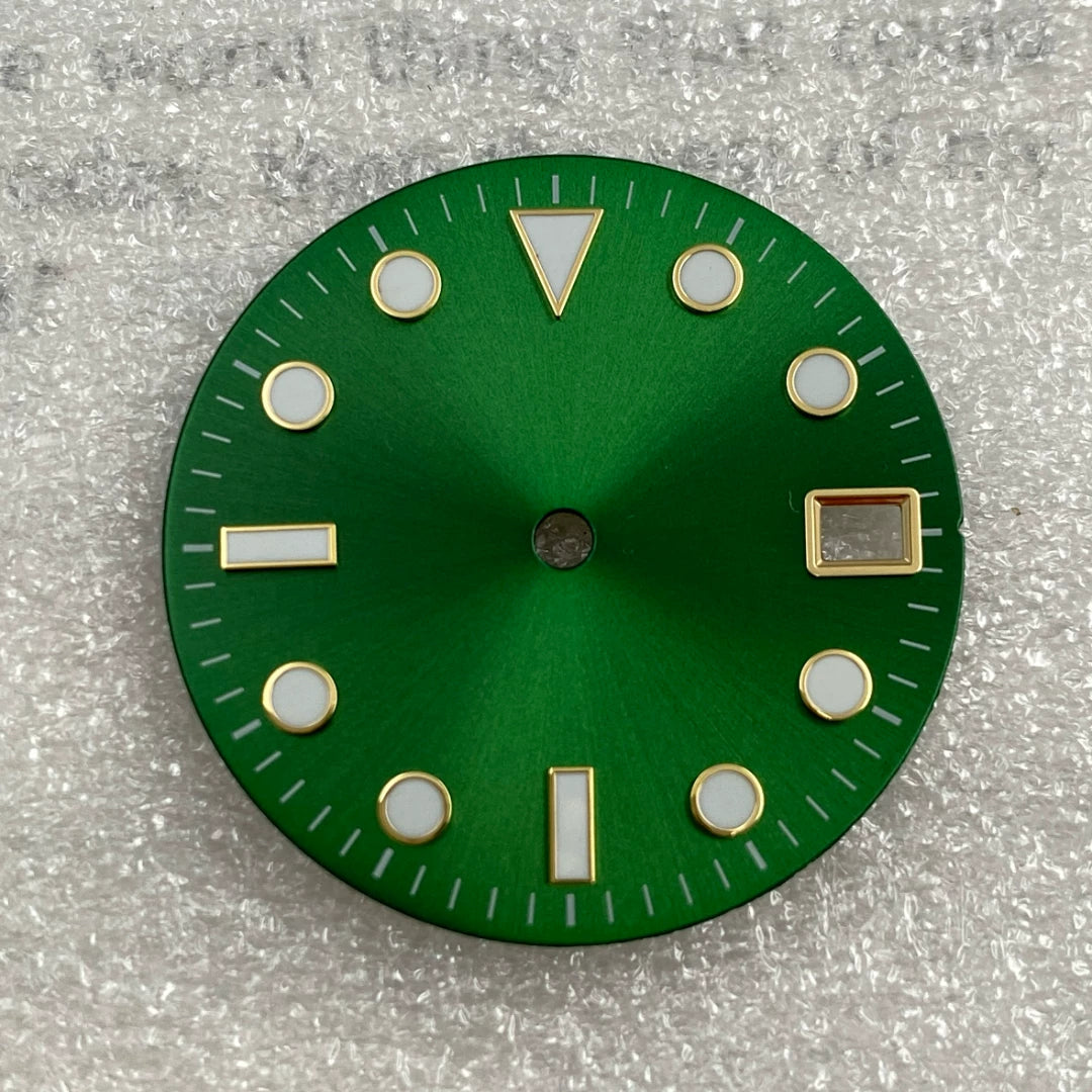 28.5mm Submariner dial water ghost modified dial, ice blue luminous no logo dial, sun pattern literally adapted to NH35 movement