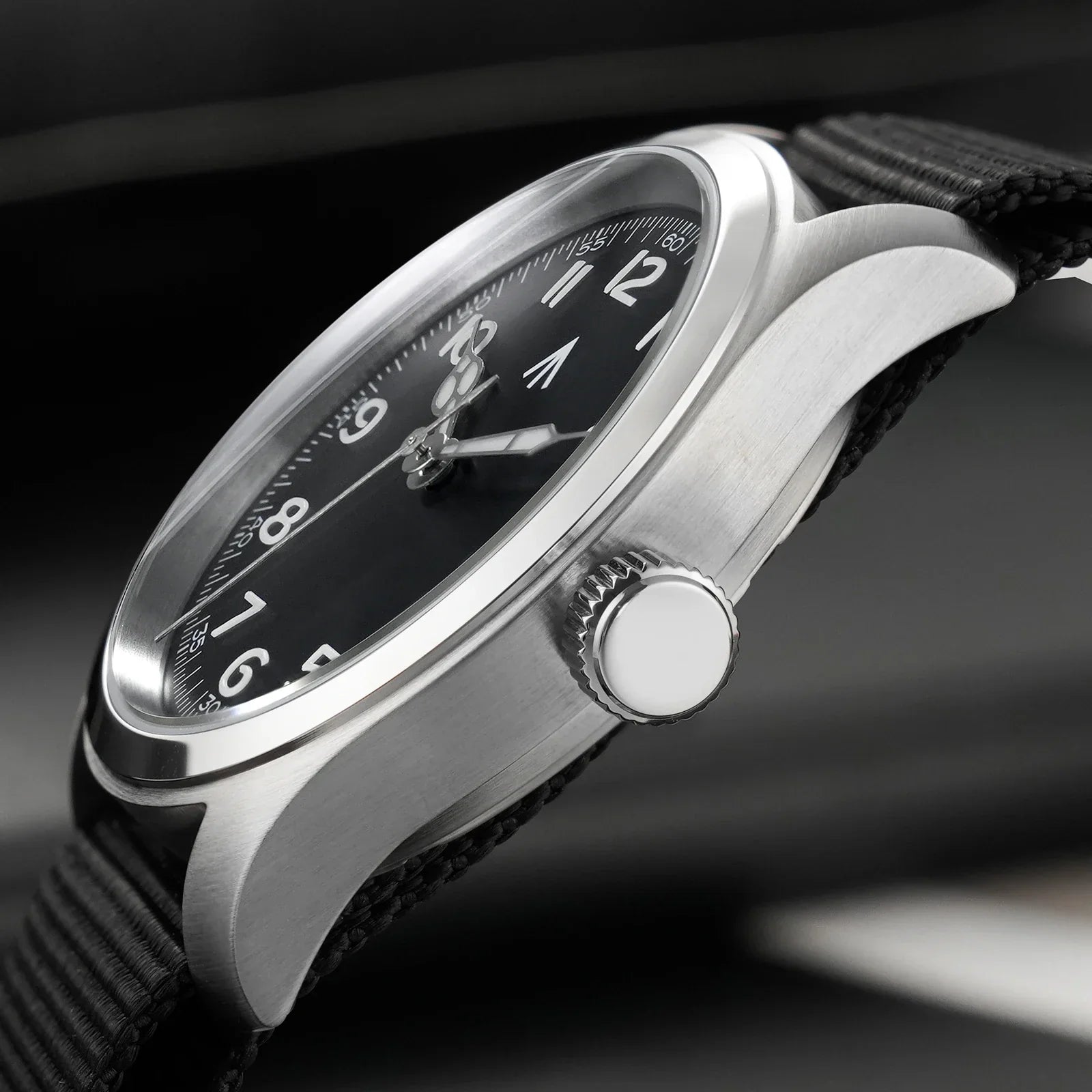 WHy You Should Hand Wind Your Automatic Watch When You Taike It Off - Tandorio Watches