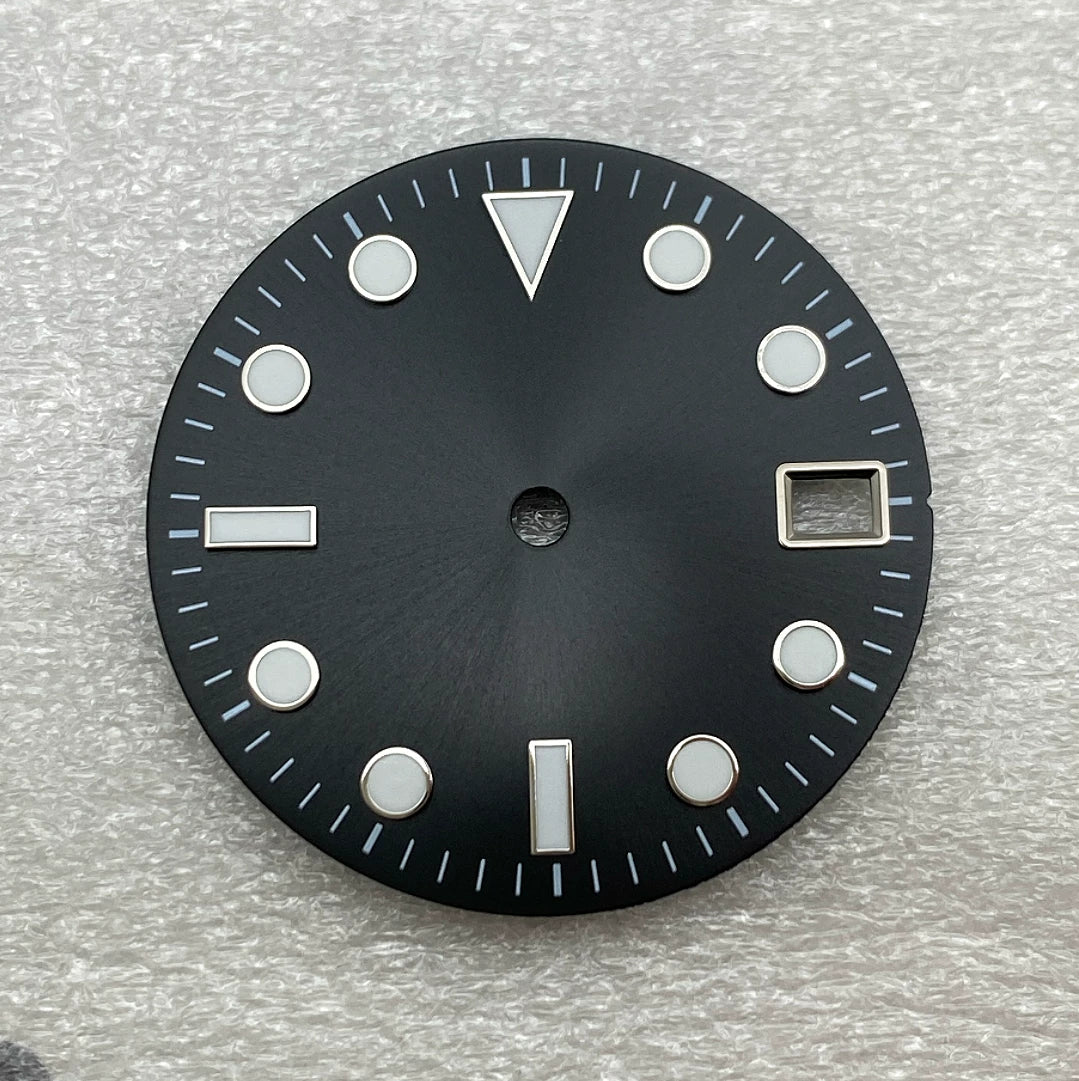 28.5mm Submariner dial water ghost modified dial, ice blue luminous no logo dial, sun pattern literally adapted to NH35 movement