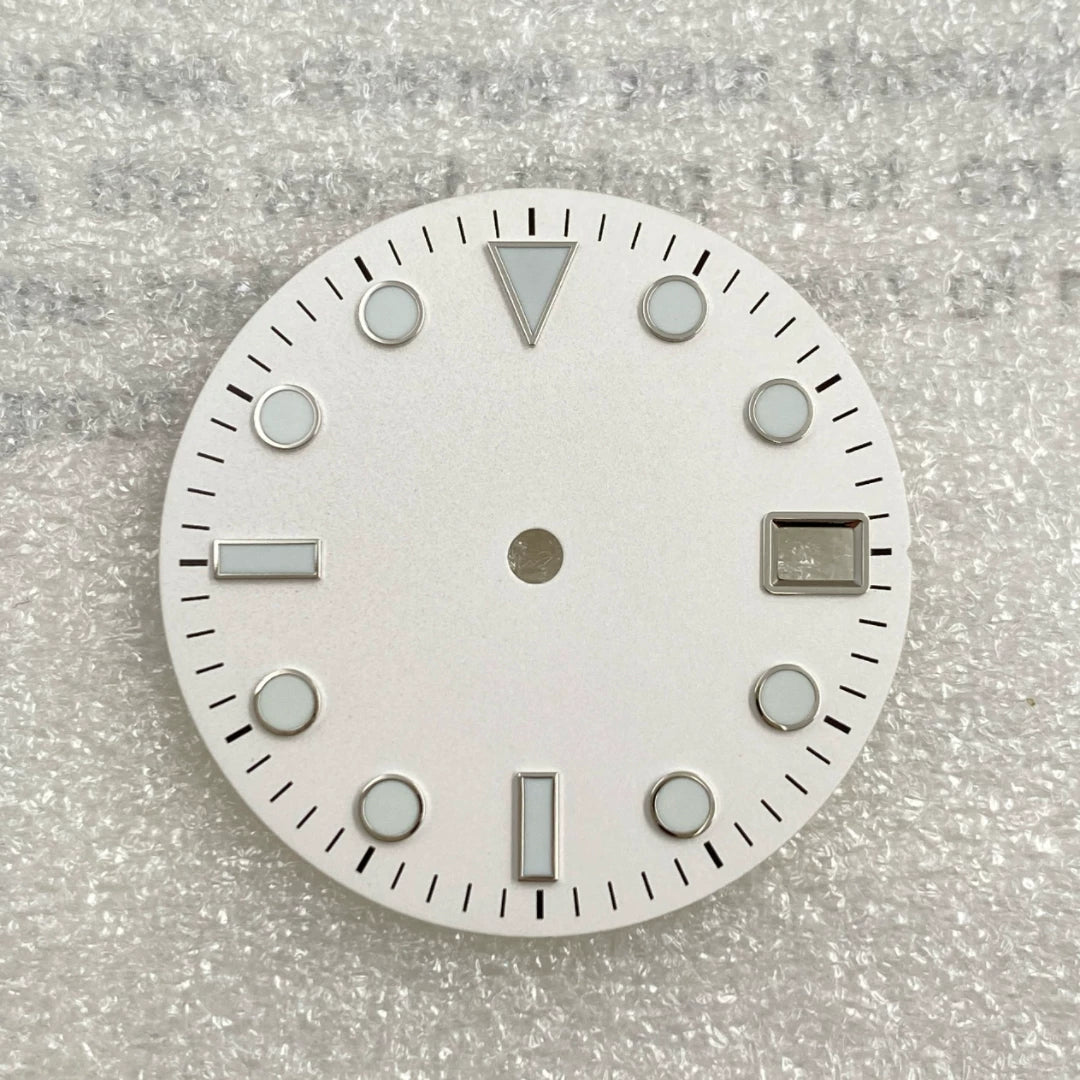 28.5mm Submariner dial water ghost modified dial, ice blue luminous no logo dial, sun pattern literally adapted to NH35 movement