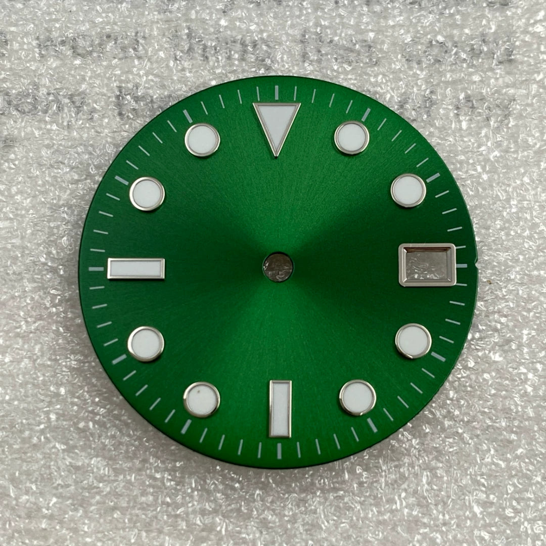 28.5mm Submariner dial water ghost modified dial, ice blue luminous no logo dial, sun pattern literally adapted to NH35 movement