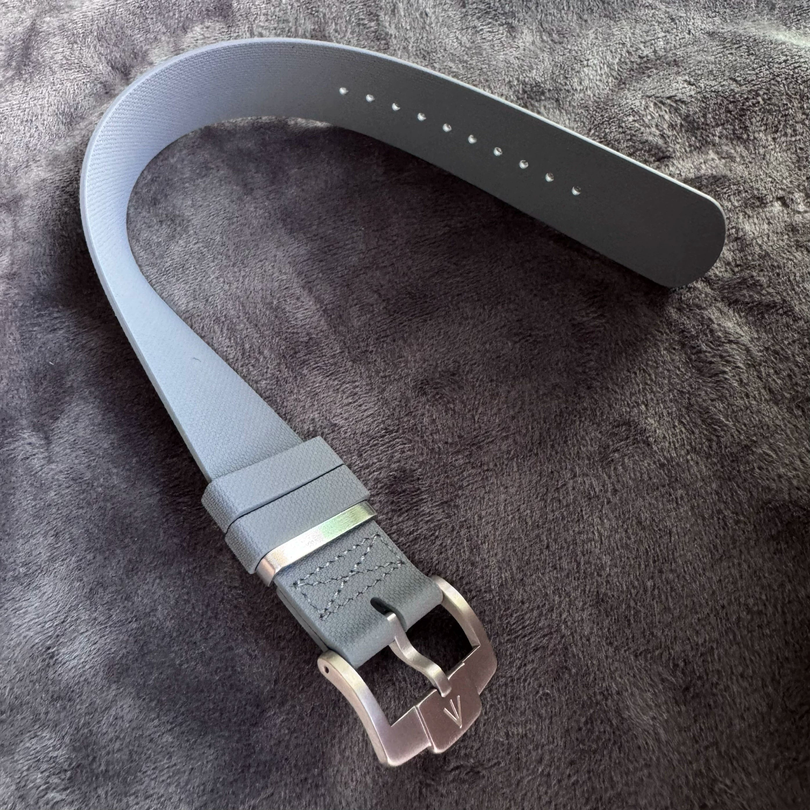 Premium FXD fluorine rubber strap 4 colors with titanium alloy pin buckle 22mm wide Nato Strap